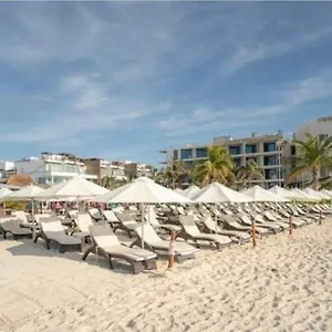 https://playa-beach.tulum-hotels.net